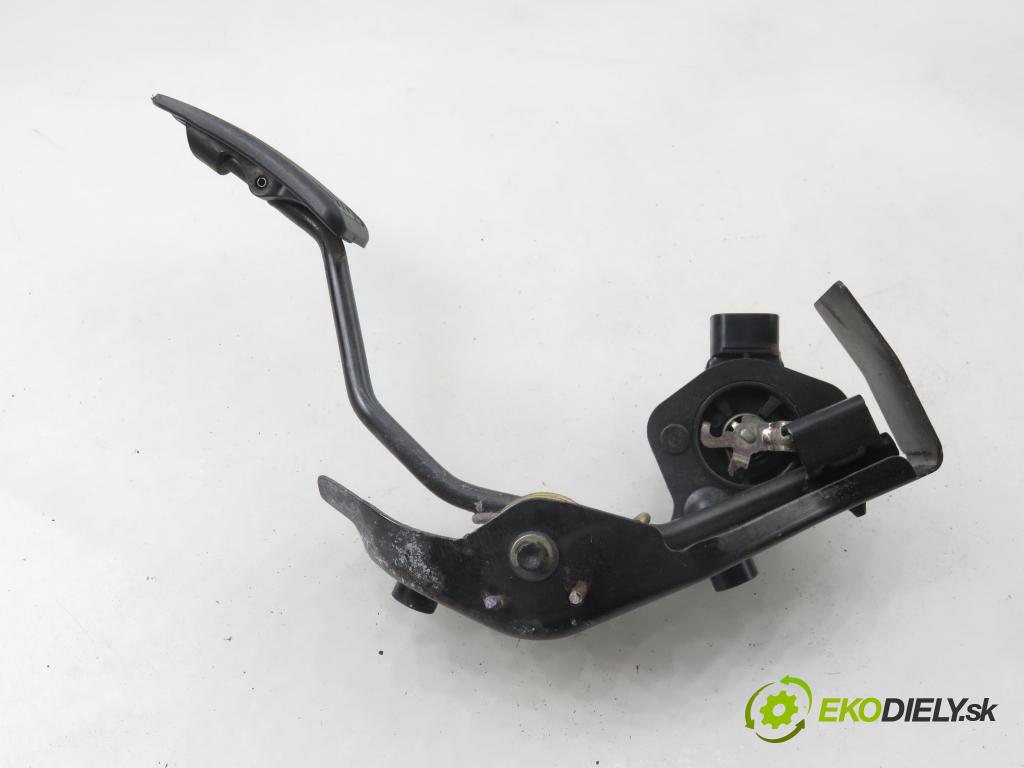 TOYOTA COROLLA Verso (ZER_, ZZE12_, R1_) MINIVAN 2005 85,00 2.0 D-4D (CUR10_) - 1CD-FTV 1995,00 potenciometr plynového pedálu 8928152021 ; 1983003041 (Potenciometr plynového pedálu)