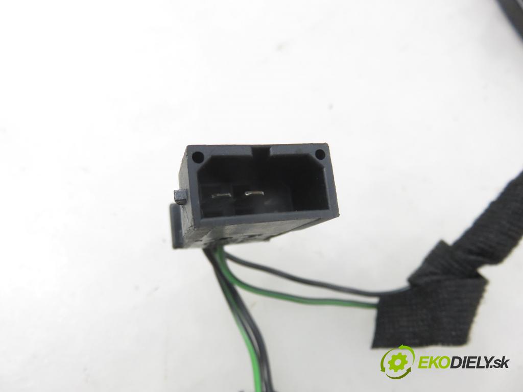 AUDI A6 Avant (4B5, C5) KOMBI 2002 125,00 2.4 quattro - BDV 2393,00 subwoofer 4B0035411A ; 4B0035399E ; 4B0035399C (Audio zařízení)