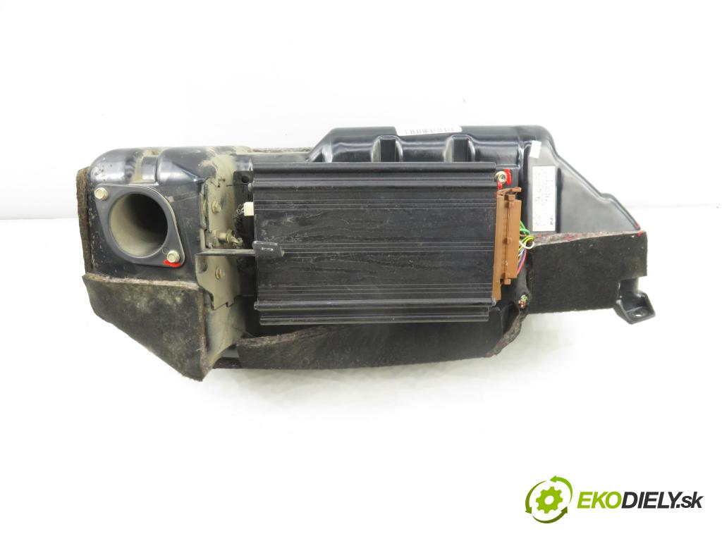 AUDI A6 Avant (4B5, C5) KOMBI 2002 125,00 2.4 quattro - BDV 2393,00 subwoofer 4B0035411A ; 4B0035399E ; 4B0035399C (Audio zařízení)