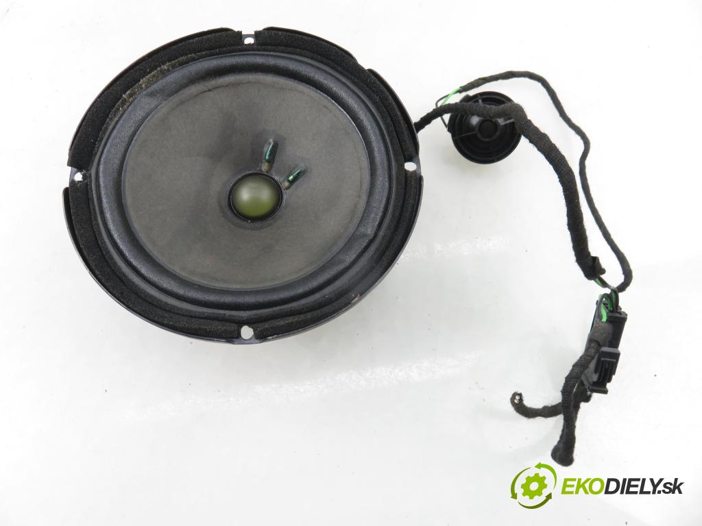 AUDI A6 Avant (4B5, C5) KOMBI 2002 125,00 2.4 quattro - BDV 2393,00 subwoofer 4B0035411A ; 4B0035399E ; 4B0035399C (Audio zařízení)