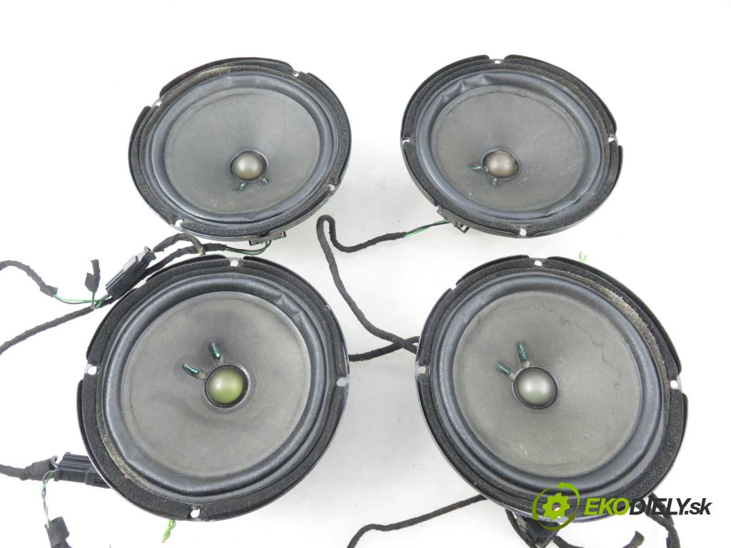 AUDI A6 Avant (4B5, C5) KOMBI 2002 125,00 2.4 quattro - BDV 2393,00 subwoofer 4B0035411A ; 4B0035399E ; 4B0035399C (Audio zařízení)