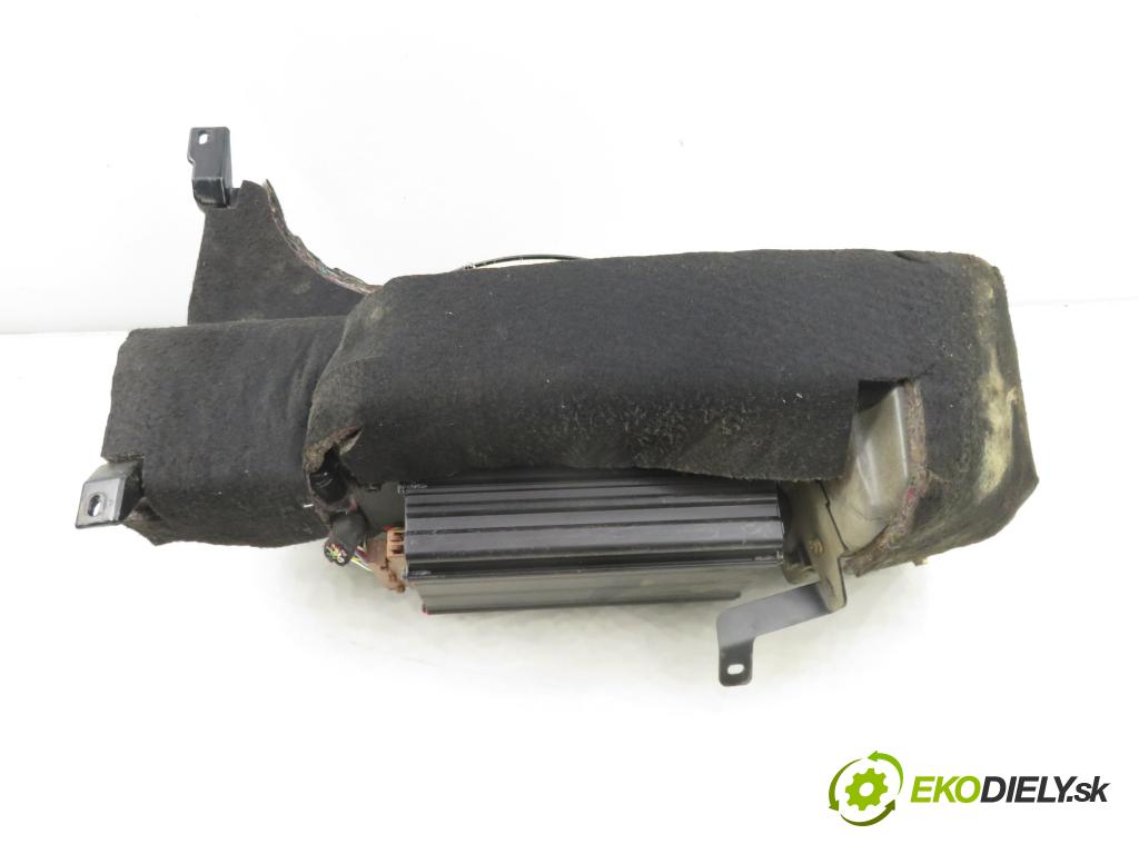 AUDI A6 Avant (4B5, C5) KOMBI 2002 125,00 2.4 quattro - BDV 2393,00 subwoofer 4B0035411A ; 4B0035399E ; 4B0035399C (Audio zařízení)