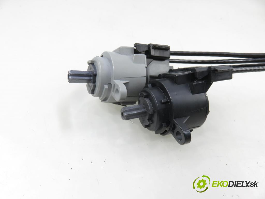 FORD FOCUS (DAW, DBW) HB 1999 66,00 1.8 TDDi 90 - C9DA 1753,00 lanko panel topení 98AB11503AH ; 98AB11504AG