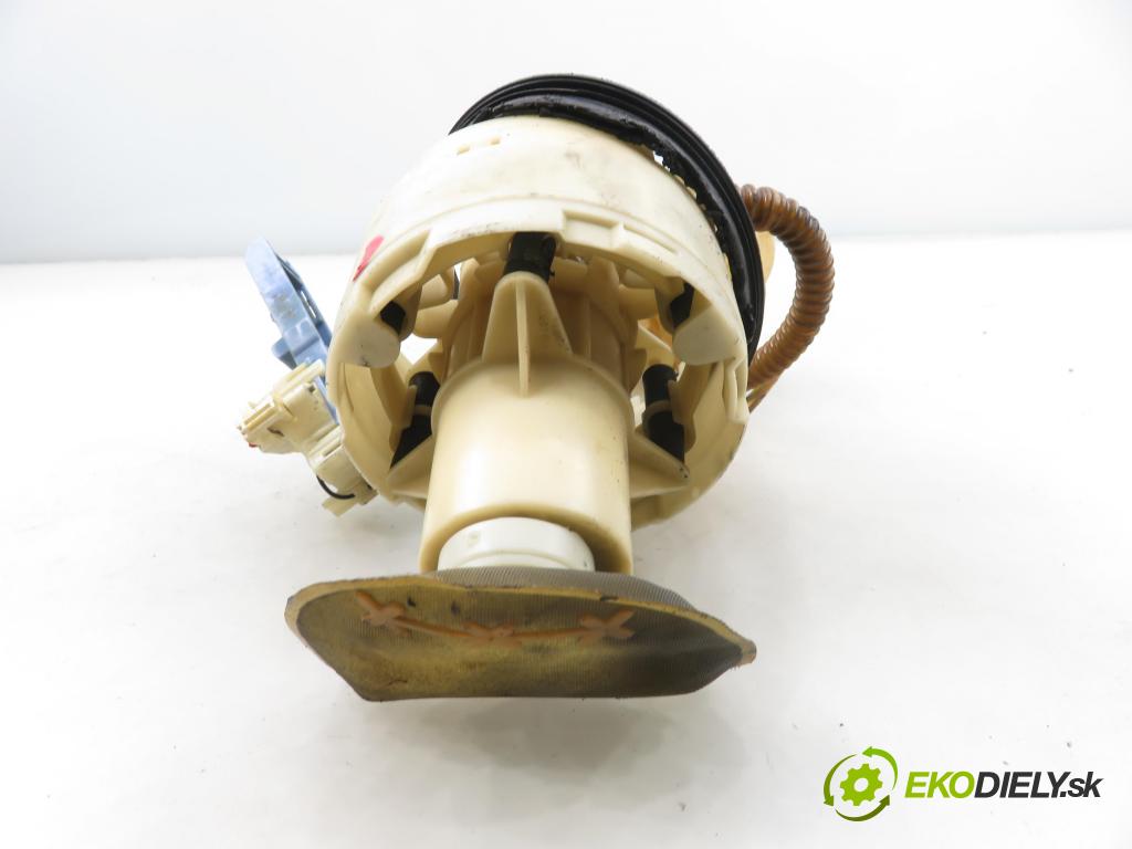 VW PASSAT B5 Variant (3B5) KOMBI 1997 74,00 1.6 - ADP 1595,00 pumpa paliva 8E0906087D