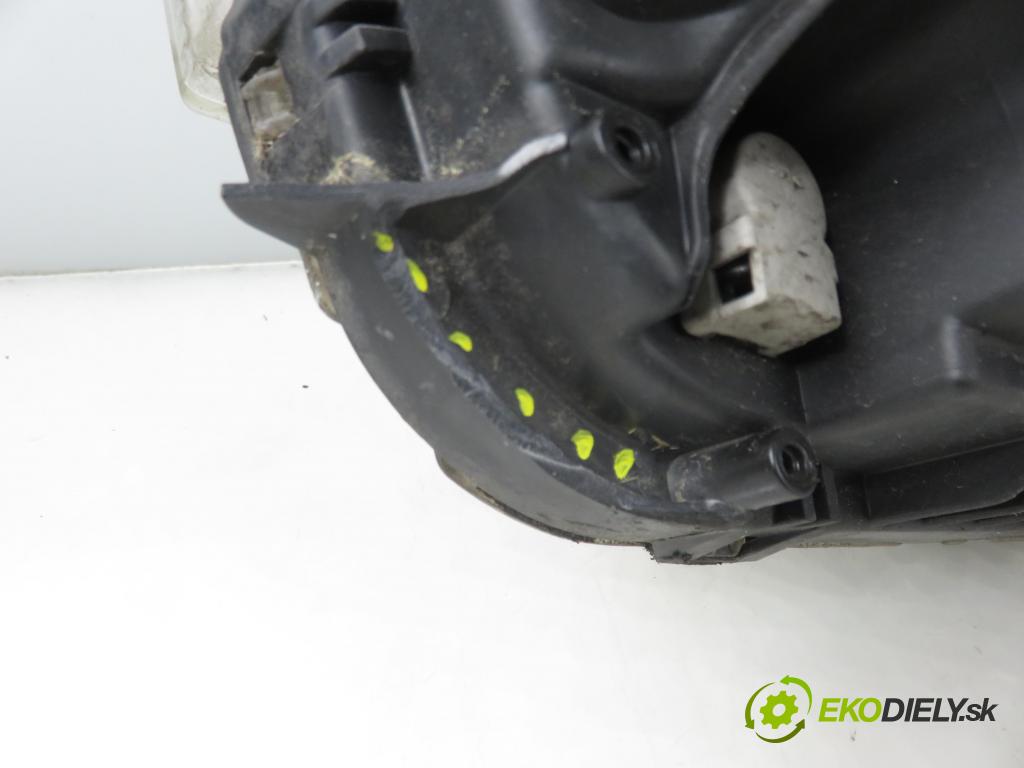 CITROEN C5 III Break (RW_) KOMBI 2010 177,00 3.0 HDi 240 - DT20C 2993,00 světlo PP 9689037780 ; 89903147 ; 89903361