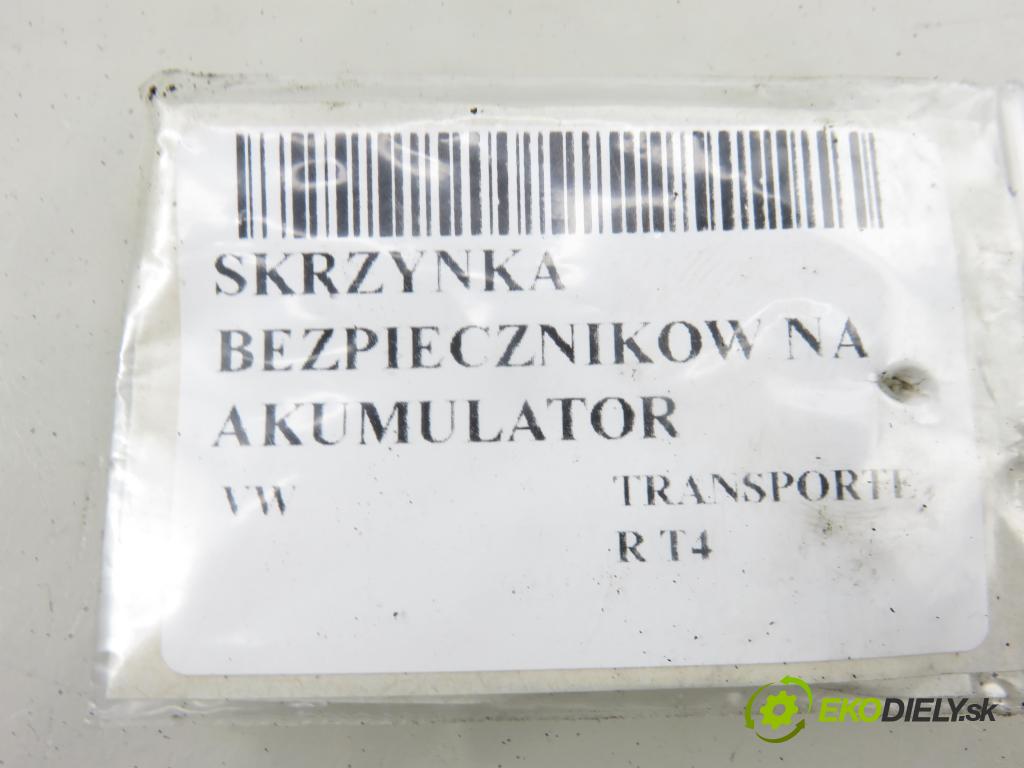 VW TRANSPORTER IV Skrzynia (70XA) FURGON 2001 65,00 2.5 TDI - AJT 2461,00 Skrinka POJISTKY: na BATÉRIA 7D0937509