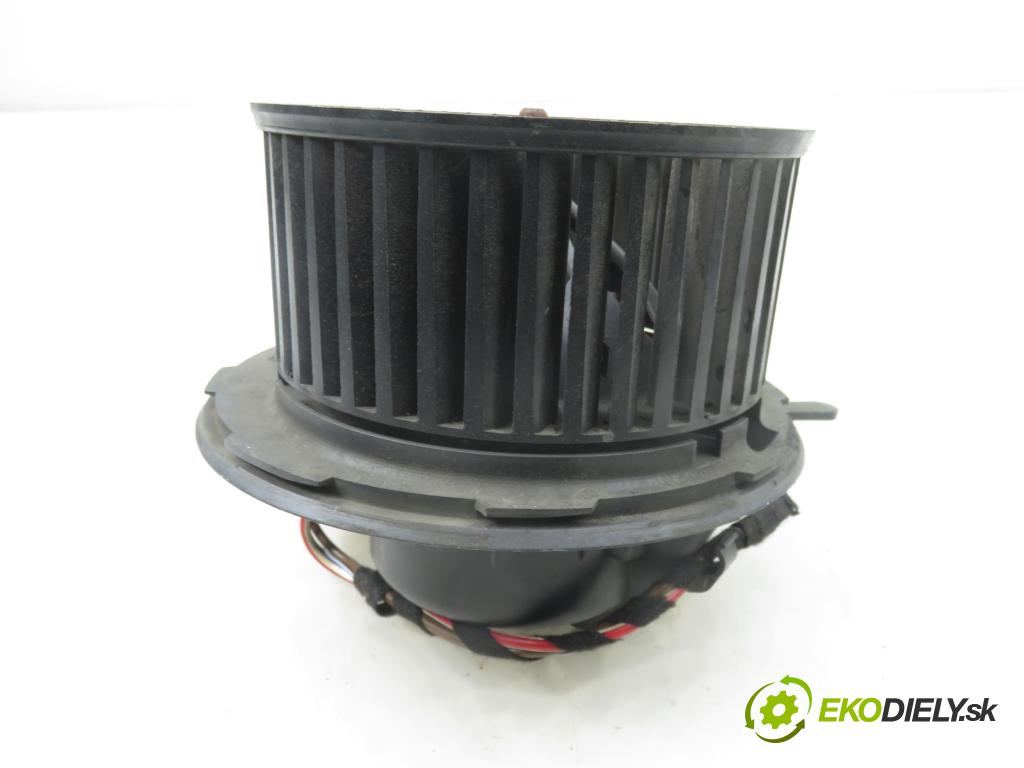 VW PASSAT B7 Variant (365) KOMBI 2012 103,00 2.0 TDI - CFFB 1968,00 ventilátor větráku 3C1820015T ; 3C09077521F ; F011500081