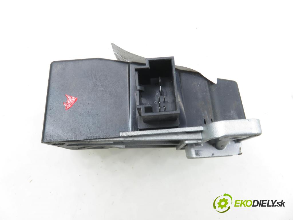 VW PASSAT B7 Variant (365) KOMBI 2012 103,00 2.0 TDI - CFFB 1968,00 blokáda tyče volantu 3C0905861J