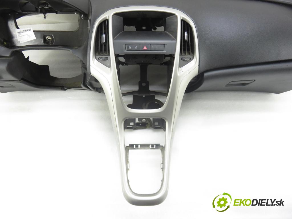 OPEL ASTRA J Sports Tourer (P10) KOMBI 2011 81,00 1.7 CDTI - A 17 DTJ 1686,00 palubovka