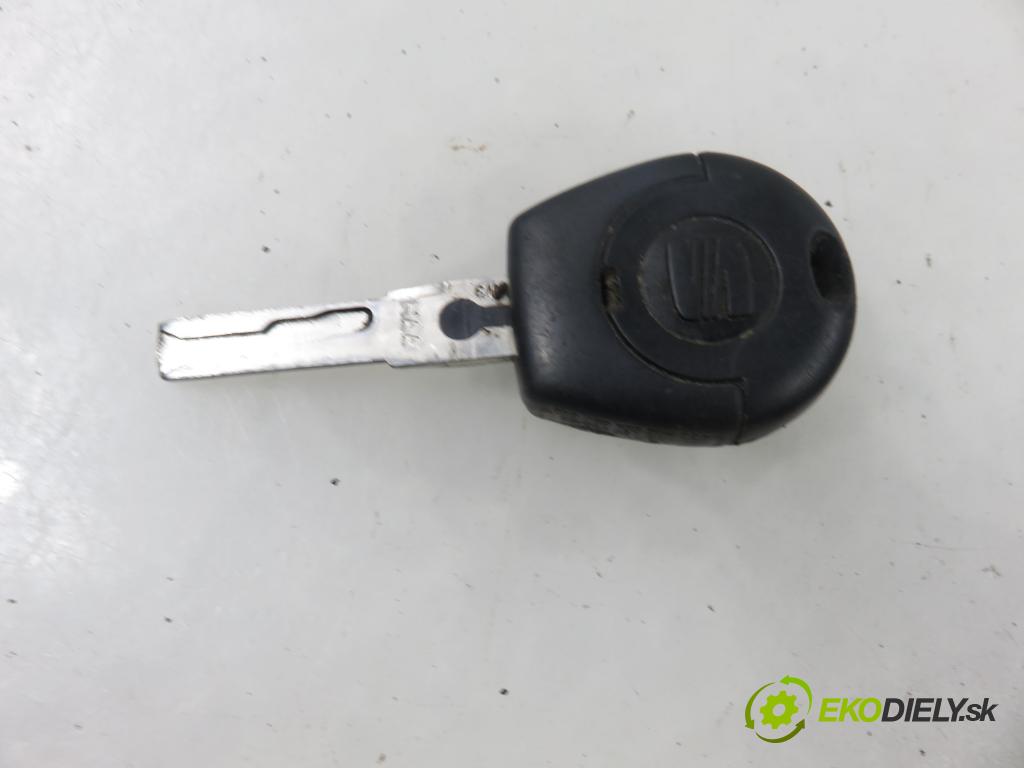 SEAT AROSA (6H) HB 2004 37,00 1 - AUC 999,00 klika dveří kufr