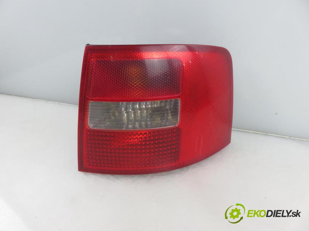 AUDI A6 Avant (4B5, C5) KOMBI 2002 125,00 2.4 quattro - BDV 2393,00 světlo pravé zadní 4B9945096F