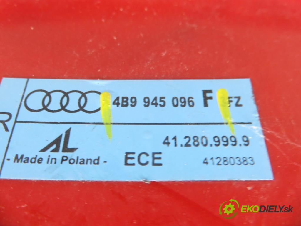AUDI A6 Avant (4B5, C5) KOMBI 2002 125,00 2.4 quattro - BDV 2393,00 světlo pravé zadní 4B9945096F