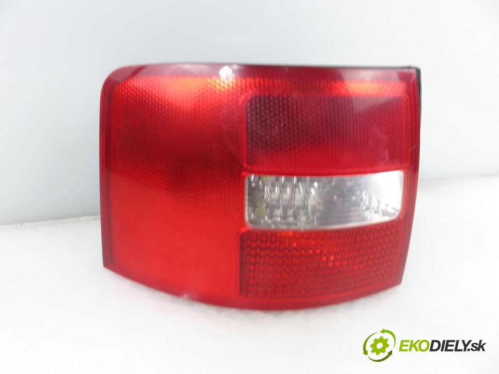 AUDI A6 Avant (4B5, C5) KOMBI 2002 125,00 2.4 quattro - BDV 2393,00 světlo levé zadní 4B9945095F