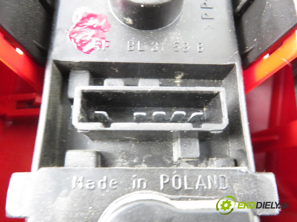 AUDI A6 Avant (4B5, C5) KOMBI 2002 125,00 2.4 quattro - BDV 2393,00 světlo levé zadní 4B9945095F