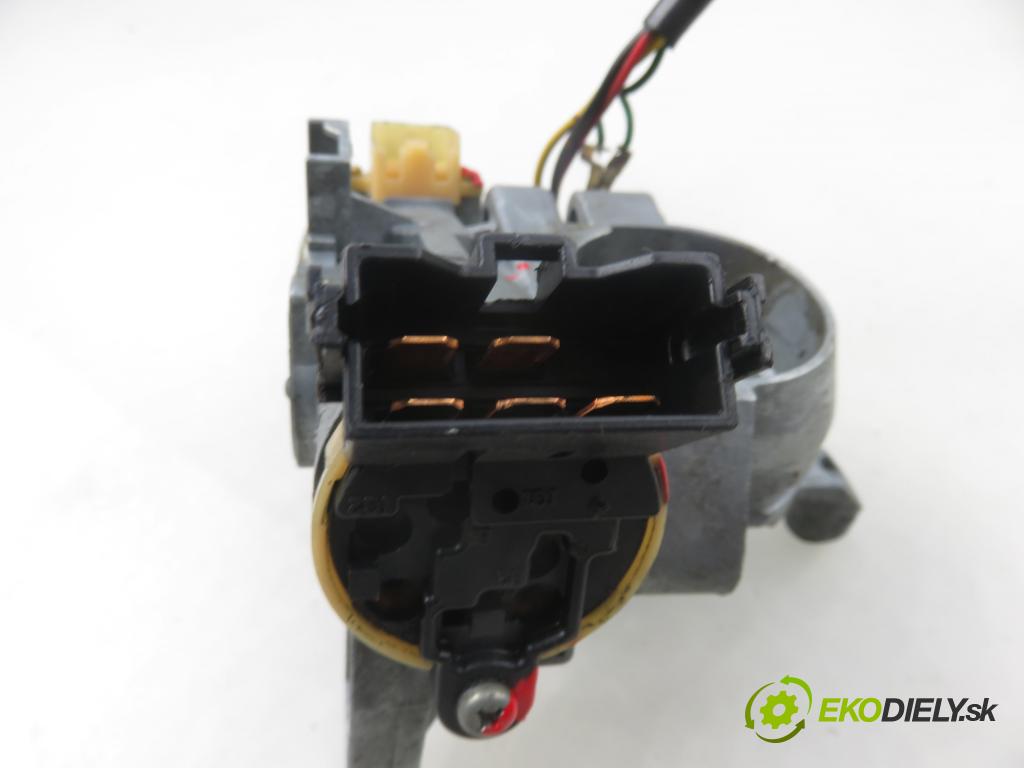 MITSUBISHI PAJERO PININ (H6_W, H7_W) TERENOWY 2000 88,00 1.8 GDI (H66W, H76W) - 4G93 (GDI) 1834,00 spínačka MR329406 ; X1T14071M (Spínací skříňka)