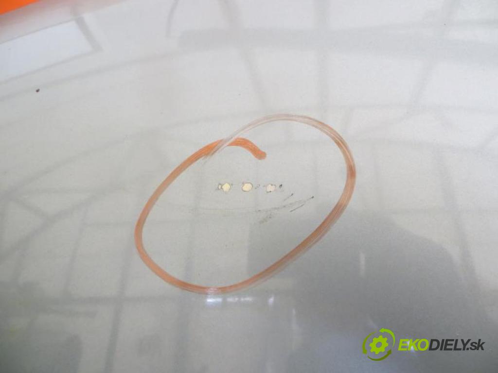 RENAULT LAGUNA I 2.0 F3R 768,F3R 728, F3R 769 manual 5 - stupňová 84 kW 114 km  Kapota  (Predné kapoty)