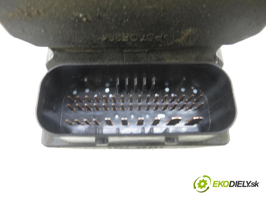 AUDI A6 Avant (4B5, C5) KOMBI 2002 125,00 2.4 quattro - BDV 2393,00 pumpa ABS 0265950054 ; 0265225121 ; 4B0614517H (Pumpa ABS)