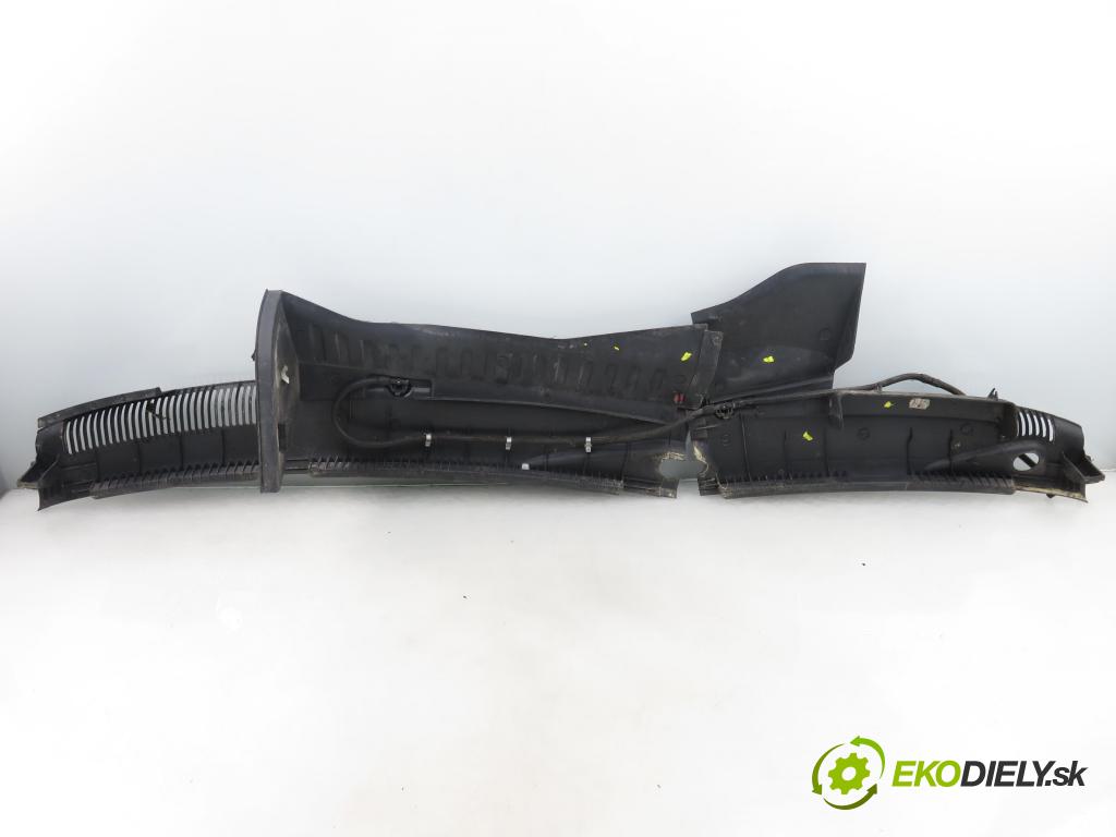 OPEL CORSA C (X01) HB 2005 44,00 1 - Z 10 XEP 998,00 Torpédo, plast pod čelné okno 09116435 (Torpédo (plast pod čelným sklom))