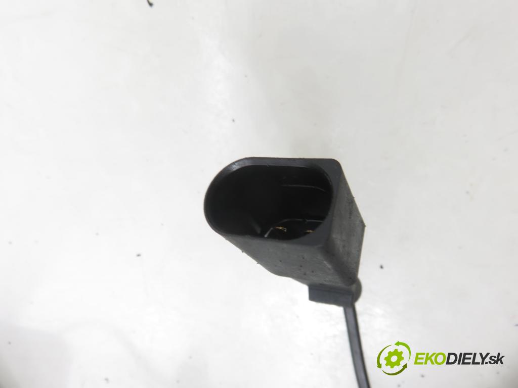 AUDI A4 (8E2, B6) SEDAN 2002 132,00 2.5 TDI quattro - AKE 2496,00 vstřikovací ventily 059130202F ; 0432133793 ; 059130201F (Vstřikovací ventil)