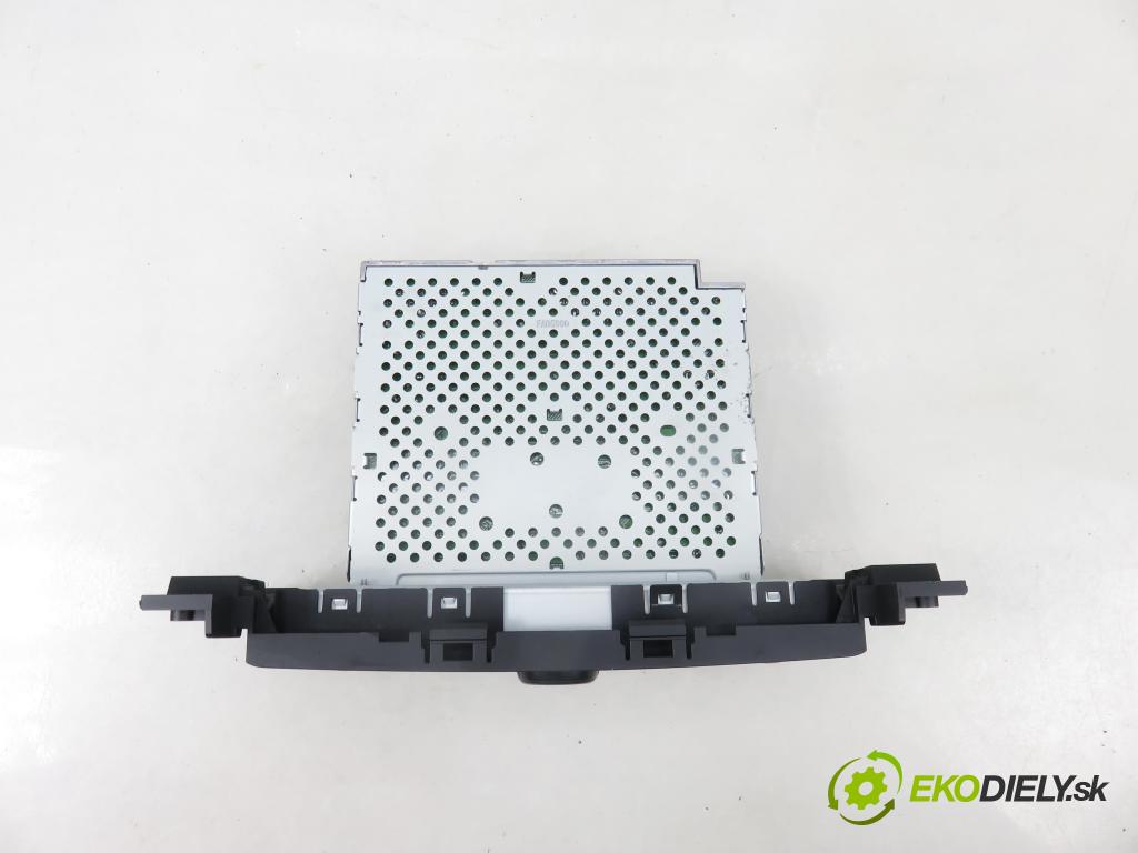 SUZUKI GRAND VITARA II (JT, TE, TD) SUV 2009 103,00 2.0 (JB420) - J20A 1995,00 RADIO CD 3910165JD