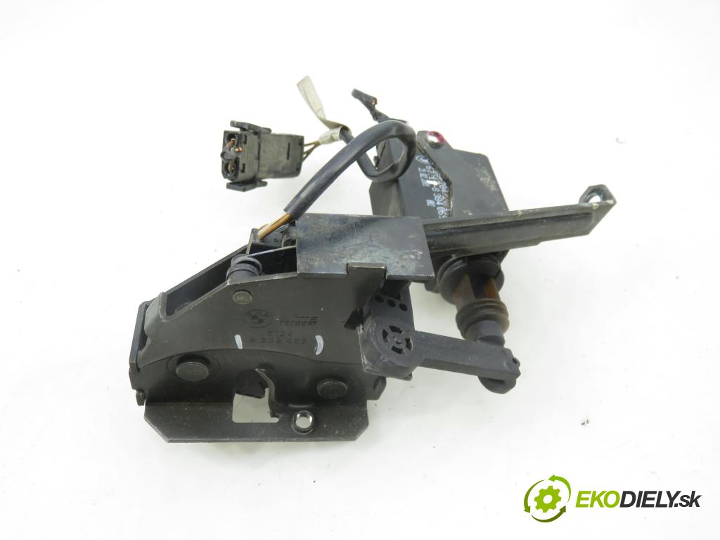 BMW 5 Touring (E39) KOMBI 2001 142,00 530 d - M57 D30 (306D1) 2926,00 zámok okna dveří zadní část 8238469 ; 8384069