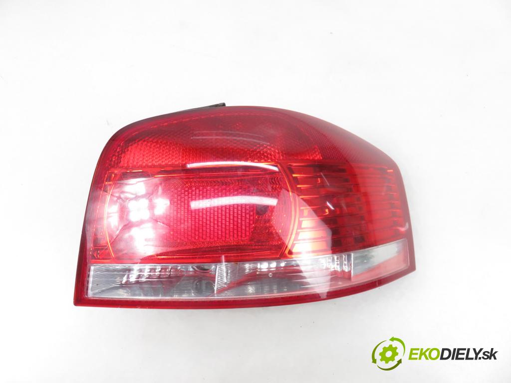 AUDI A3 (8P1) HB 2003 77,00 1.9 TDI PD 105 - BKC 1896,00 světlo pravé zadní 8P0945096