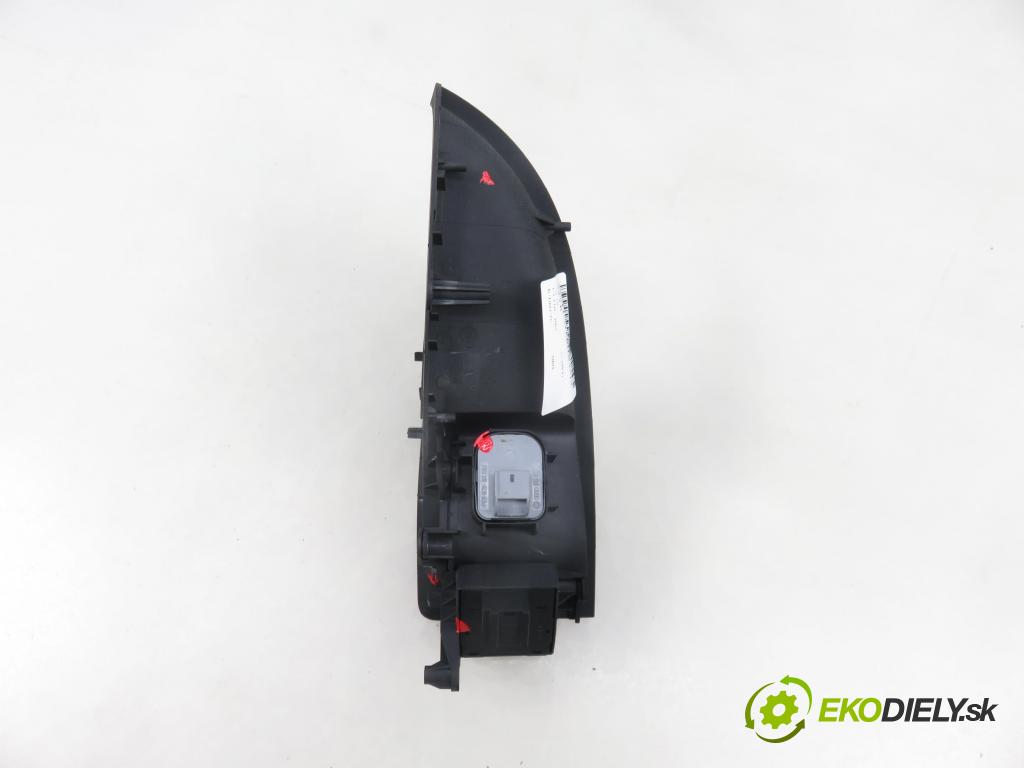 AUDI A3 (8P1) HB 2003 77,00 1.9 TDI PD 105 - BKC 1896,00 Panel ovládania okien 8Z0959851E