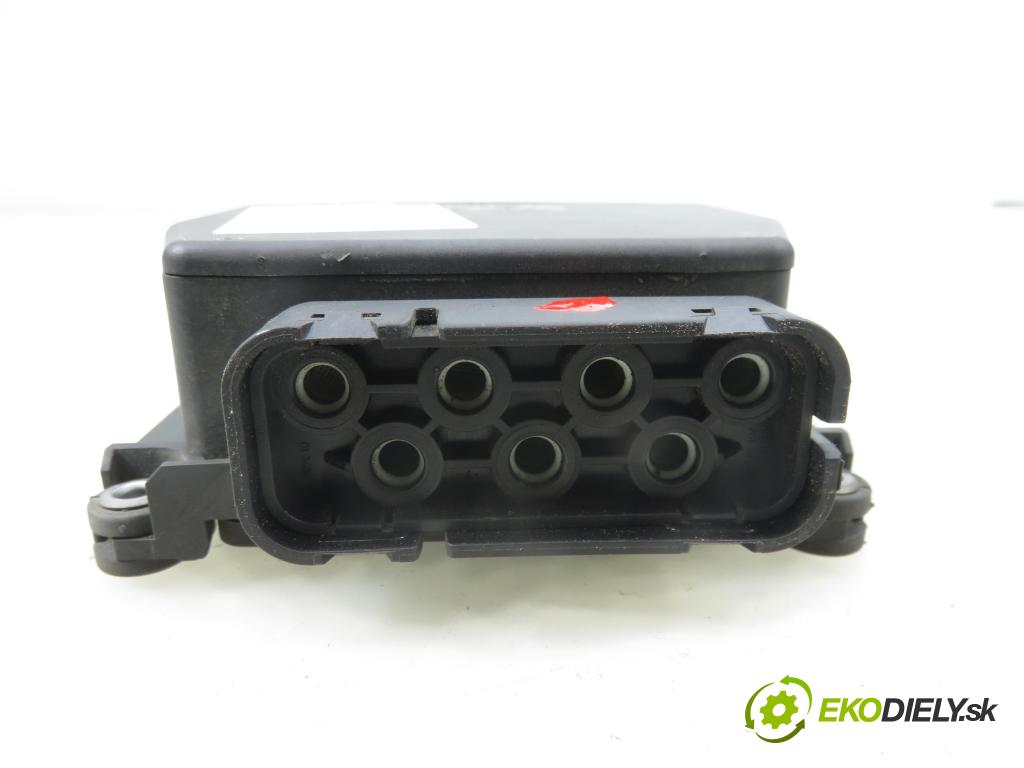 AUDI A3 (8P1) HB 2003 77,00 1.9 TDI PD 105 - BKC 1896,00 VENTIL: magnetický 6Q0906625