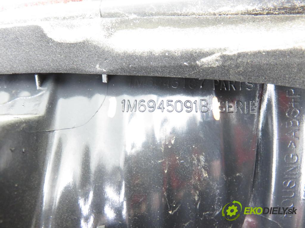 SEAT LEON (1M1) HB 2004 77,00 1.6 16 V - BCB 1598,00 světlo levé zadní kufr 1M6945091B