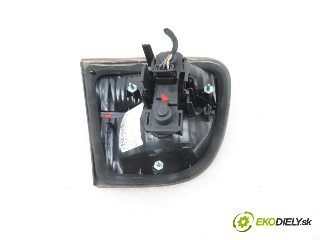 SEAT LEON (1M1) HB 2004 77,00 1.6 16 V - BCB 1598,00 Svetlo pravé zadné kufor 1M6945092B
