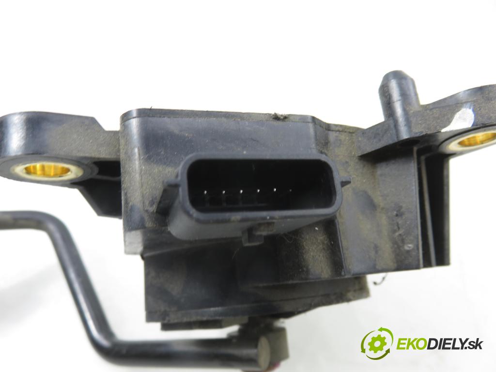 RENAULT SCENIC II (JM0/1_) MINIVAN 2004 83,00 1.6 (JM0C, JM0J, JM1B) - K4M 782 1598,00 potenciometr plynového pedálu 8200159645 (Potenciometr plynového pedálu)