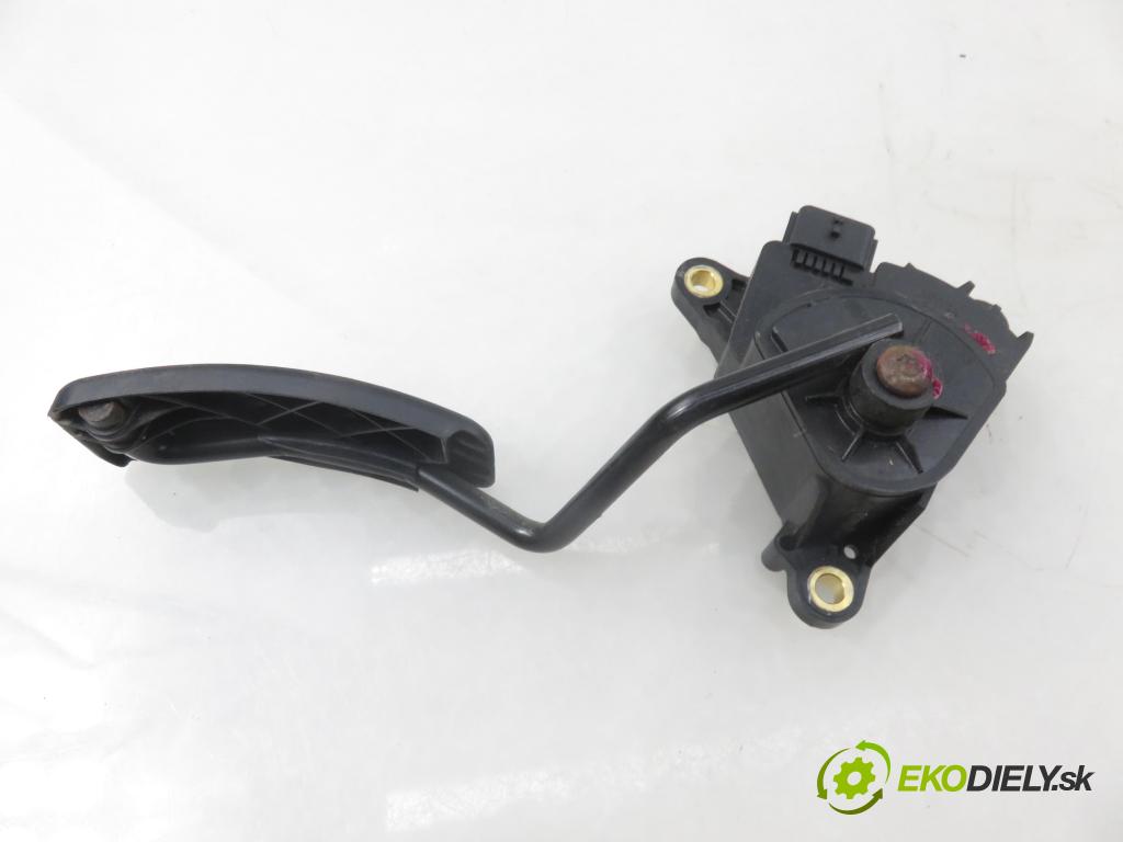 RENAULT SCENIC II (JM0/1_) MINIVAN 2004 83,00 1.6 (JM0C, JM0J, JM1B) - K4M 782 1598,00 potenciometr plynového pedálu 8200159645 (Potenciometr plynového pedálu)
