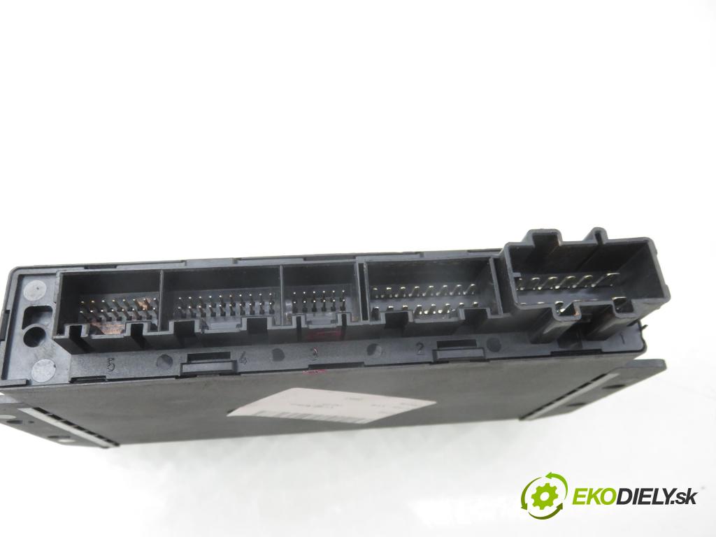 AUDI A4 (8E2, B6) SEDAN 2003 74,00 1.9 TDI - AVB 1896,00 MODUL komfortu 8E0959433BC