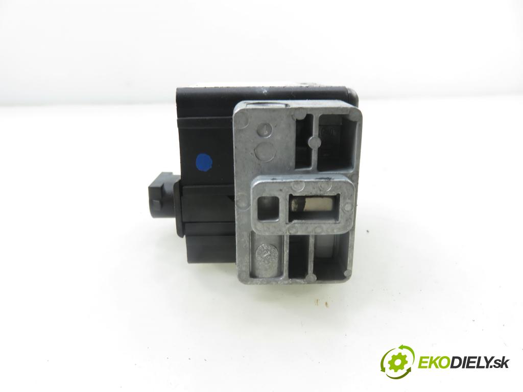 RENAULT SCENIC II (JM0/1_) MINIVAN 2004 83,00 1.6 (JM0C, JM0J, JM1B) - K4M 782 1598,00 blokáda tyče volantu 8200033233 ; E0160000