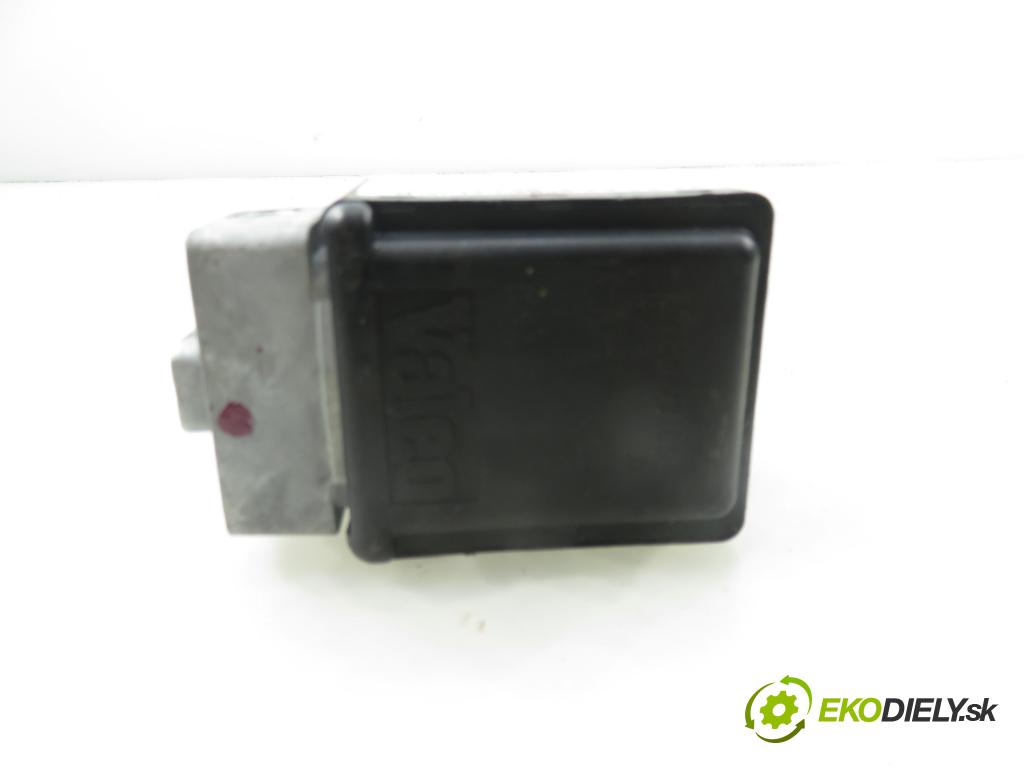 RENAULT SCENIC II (JM0/1_) MINIVAN 2004 83,00 1.6 (JM0C, JM0J, JM1B) - K4M 782 1598,00 blokáda tyče volantu 8200033233 ; E0160000