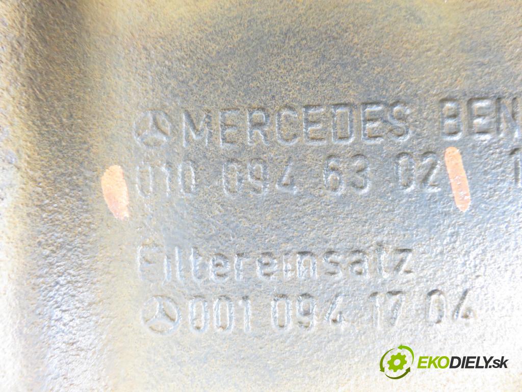 MERCEDES-BENZ CABRIOLET (W111) CABRIO 1969 88,00 220 SEB (111.023) (M 127.984) 2196,00 obal filtra vzduchu 0100946302 (Kryt vzduchového filtru)