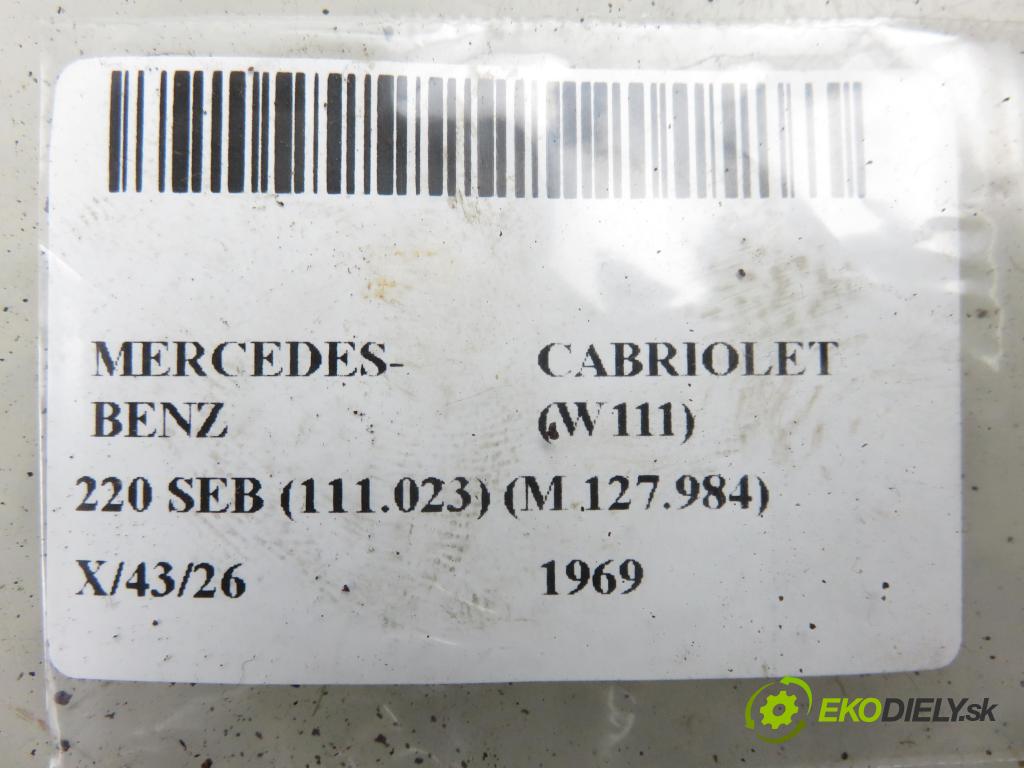 MERCEDES-BENZ CABRIOLET (W111) CABRIO 1969 88,00 220 SEB (111.023) (M 127.984) 2196,00 obal filtra vzduchu 0100946302 (Kryt vzduchového filtru)