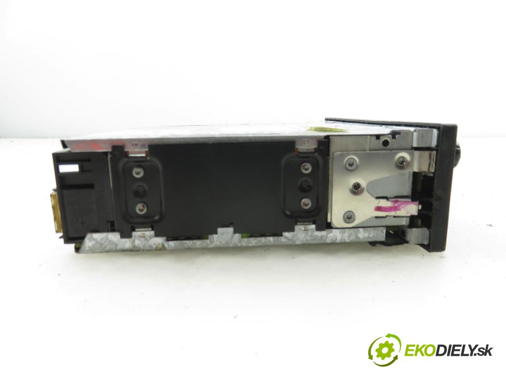 VW GOLF IV (1J1) HB 2002 77,00 1.6 16V - BCB 1598,00 RADIO modul 1J0035152F