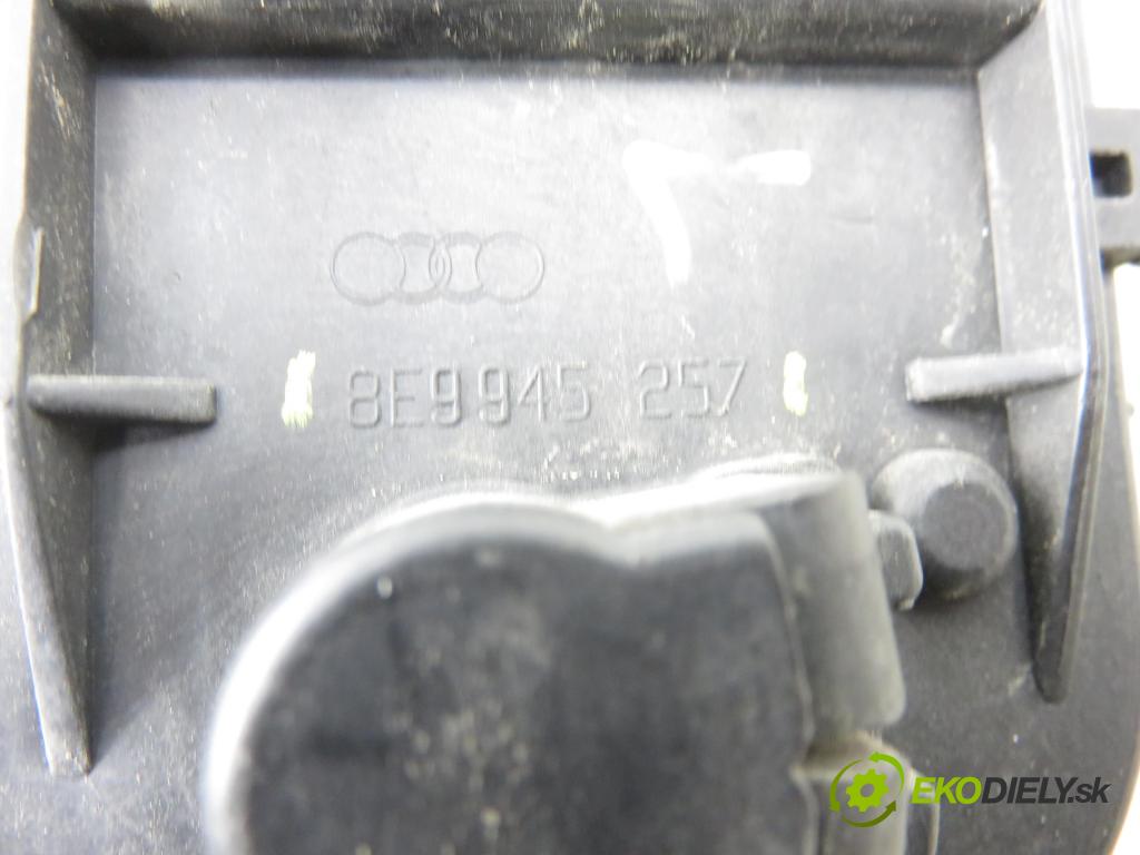 AUDI A4 Avant (8E5, B6) KOMBI 2004 96,00 1.9 TDI - AVF 1896,00 PŘÍSPĚVEK svetla levý ZADNÍ: 8E9945257