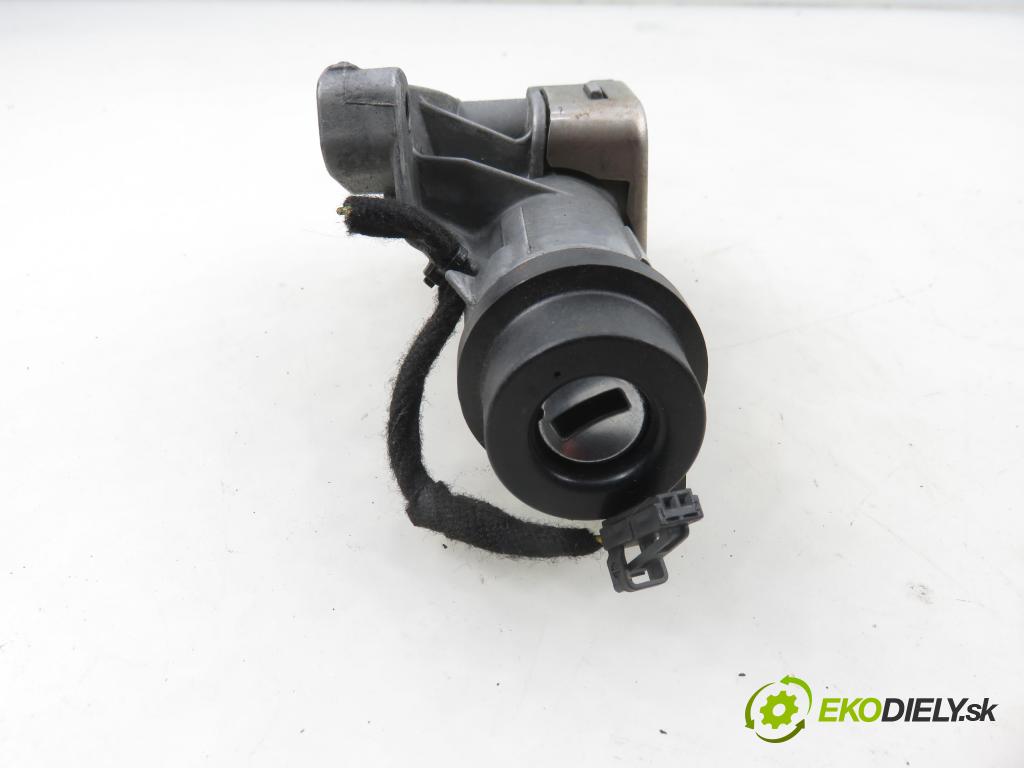 AUDI A2 (8Z0) HB 2002 55,00 1.4 - BBY 1390,00 spinačka / zámky 4B0905851G
