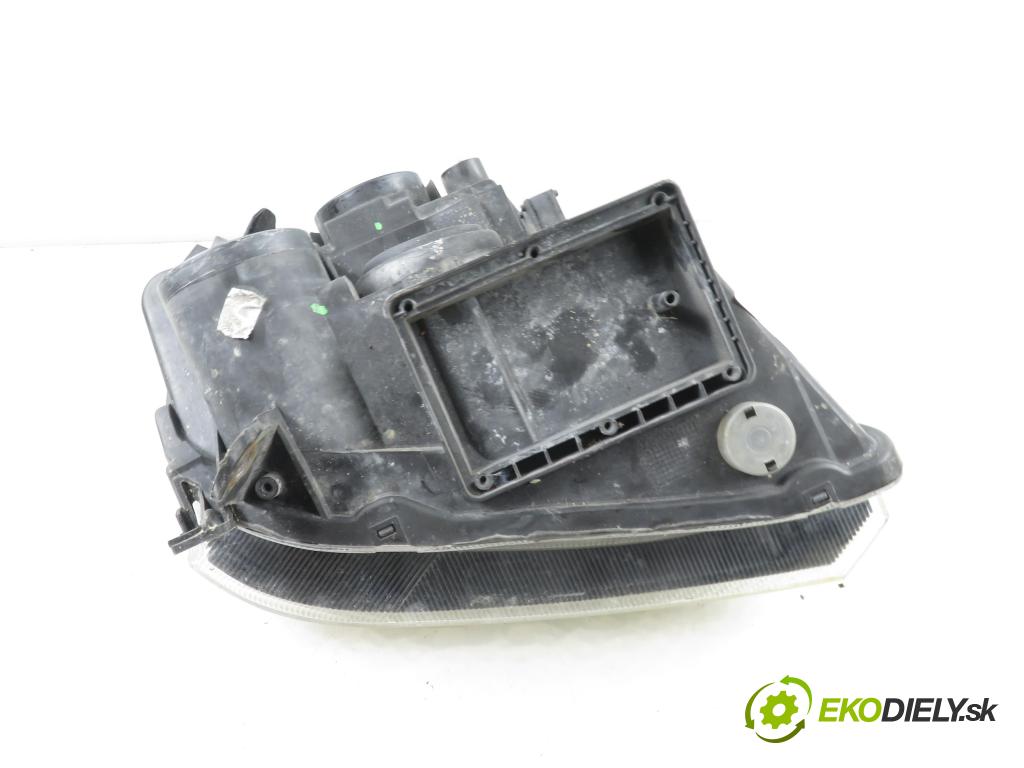 OPEL MERIVA A nadwozie wielkoprzestrzenne (MPV) (X03) HB 2004 74,00 1.6 16V - Z 16 XE 1598,00 světlo LP 93321052