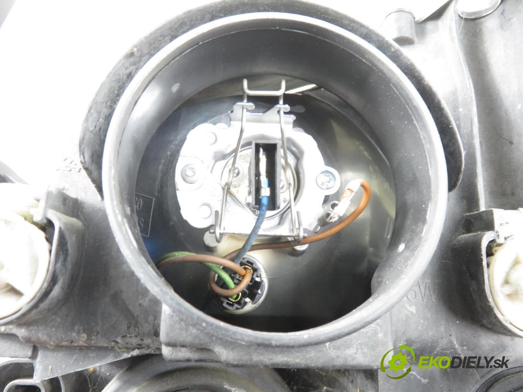 OPEL MERIVA A nadwozie wielkoprzestrzenne (MPV) (X03) HB 2004 74,00 1.6 16V - Z 16 XE 1598,00 světlo PP 93321053