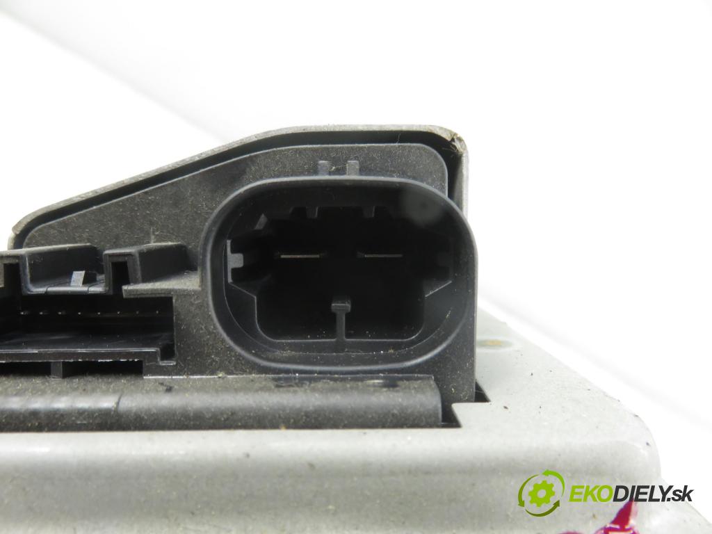 RENAULT SCENIC II (JM0/1_) MINIVAN 2004 83,00 1.6 (JM0C, JM0J, JM1B) - K4M 782 1598,00 SLOUPEC / PODPORA elektrický 8200035272 ; 50300389