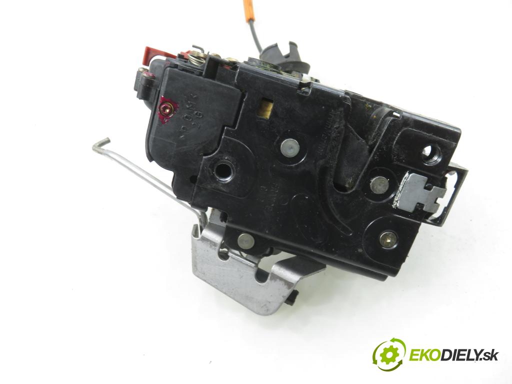 AUDI A4 (8E2, B6) SEDAN 2003 74,00 1.9 TDI PD 101 - AVB 1896,00 zámok 8E0839015C