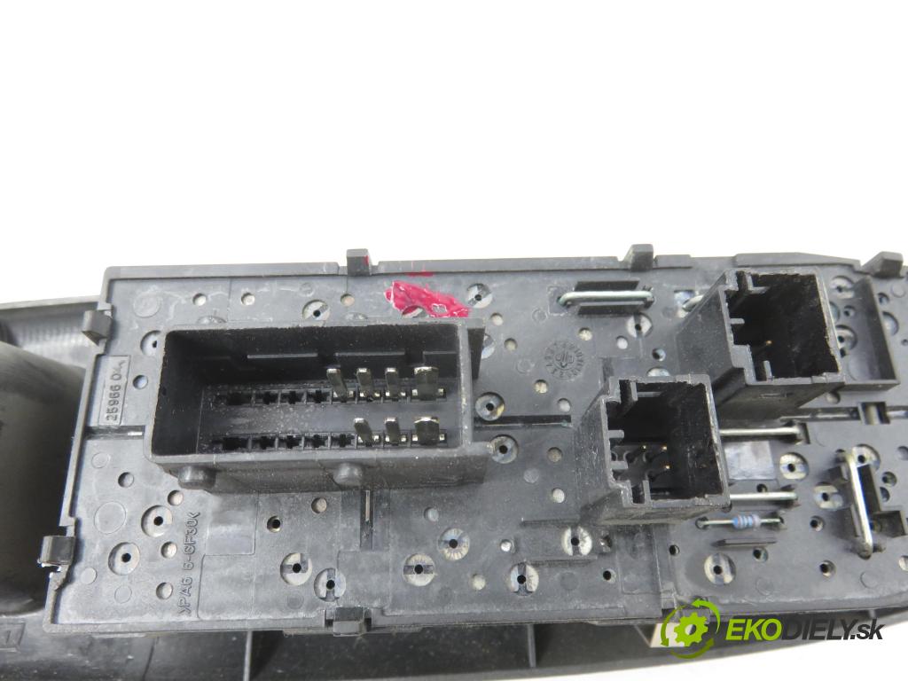 PEUGEOT 406 (8B) SEDAN 2000 80,00 2.0 HDI 110 1997,00 Panel ovládania okien