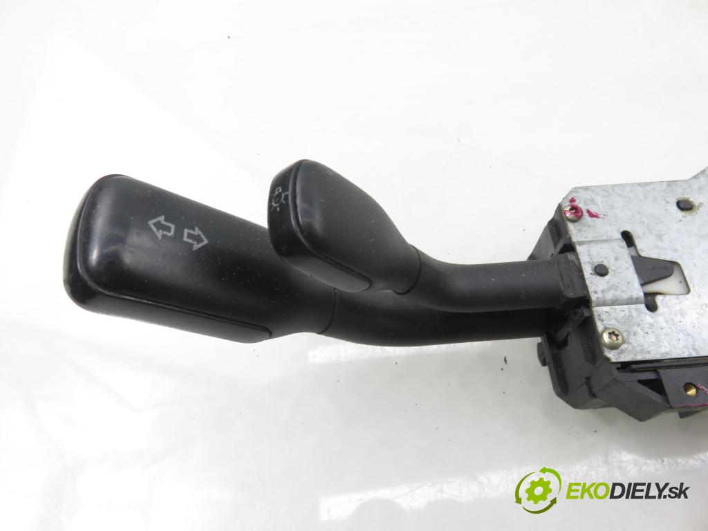 AUDI A4 (8D2, B5) SEDAN 1996 74,00 1.6 8V 100 - ADP 1595,00 páčka/prepínač 4D0953513 ; 4D0953513A ; 4D0953513B