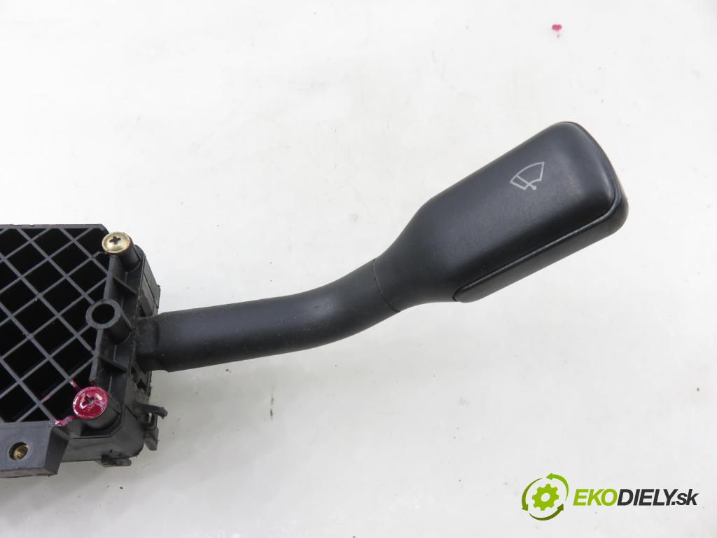 AUDI A4 (8D2, B5) SEDAN 1996 74,00 1.6 8V 100 - ADP 1595,00 páčka/prepínač 4D0953513 ; 4D0953513A ; 4D0953513B