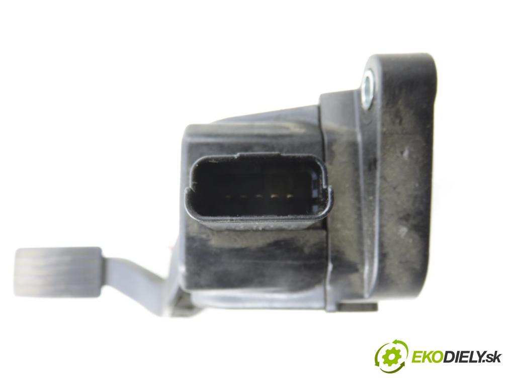 PEUGEOT 206 liftback (2A/C) HB 2006 80,00 1.6 16V - NFU (TU5JP4) 1587,00 potenciometr plynového pedálu 9659449880 ; 0280755074 (Potenciometr plynového pedálu)