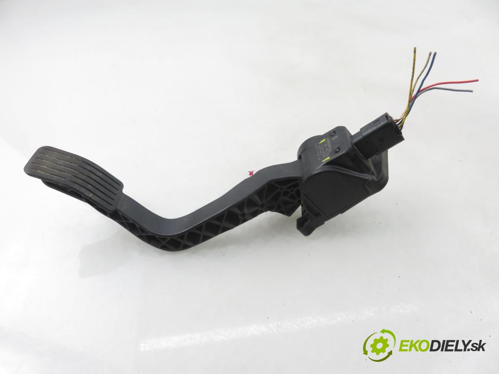 PEUGEOT 206 liftback (2A/C) HB 2006 80,00 1.6 16V - NFU (TU5JP4) 1587,00 potenciometr plynového pedálu 9659449880 ; 0280755074 (Potenciometr plynového pedálu)