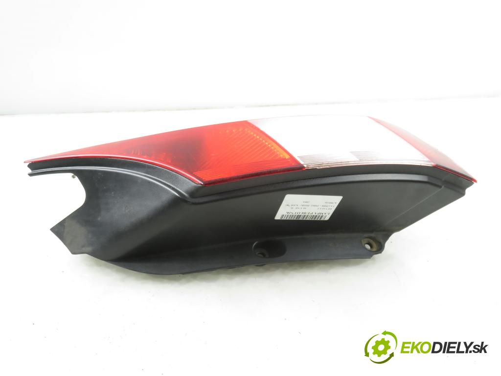 RENAULT SCENIC II (JM0/1_) MINIVAN 2004 83,00 1.6 (JM0C, JM0J, JM1B) - K4M 782 1598,00 světlo pravé zadní 8200127702E